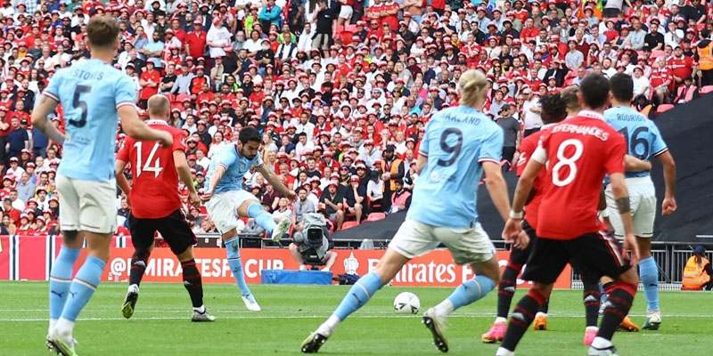 Người hâm mộ mong đợi derby Manchester tại đấu trường FA